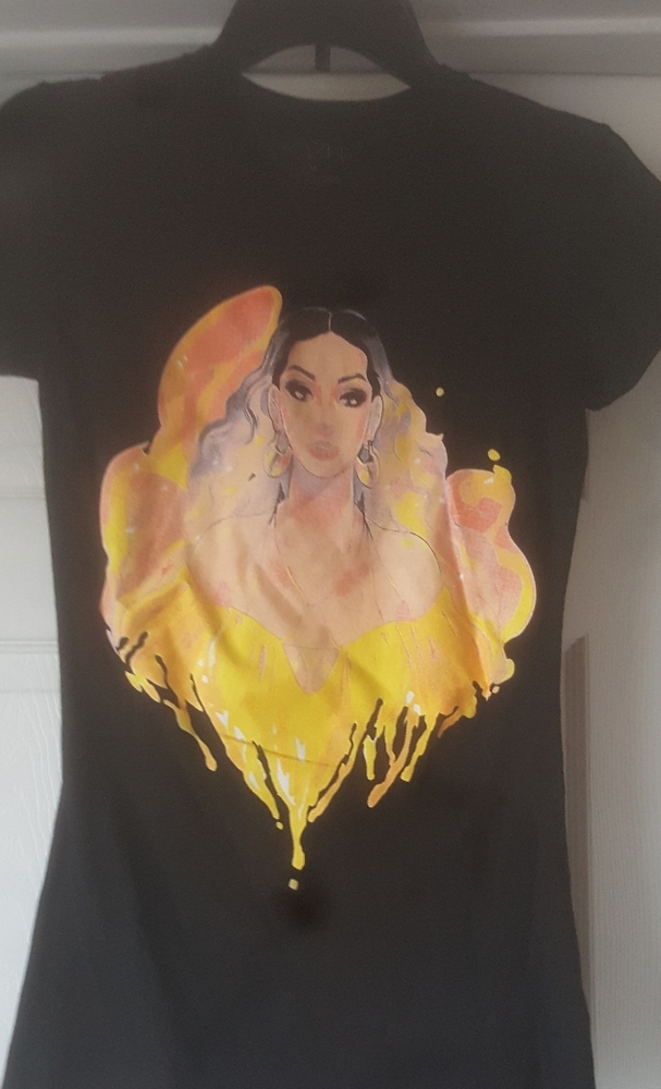 Beyonce MED short sleeve NWOT